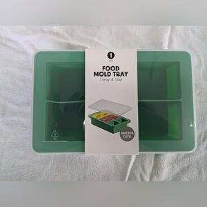 NWT food mold tray 1 tray & 1 lid. Dark green! Perfect for making baby food etc